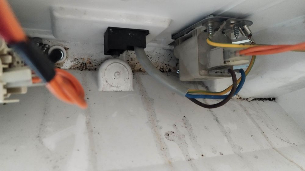 Pralka Whirlpool AWT5088/4  części/silnik/grzałka/pompa inne