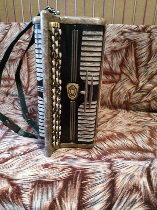 Продам баяни в хорошому стані.