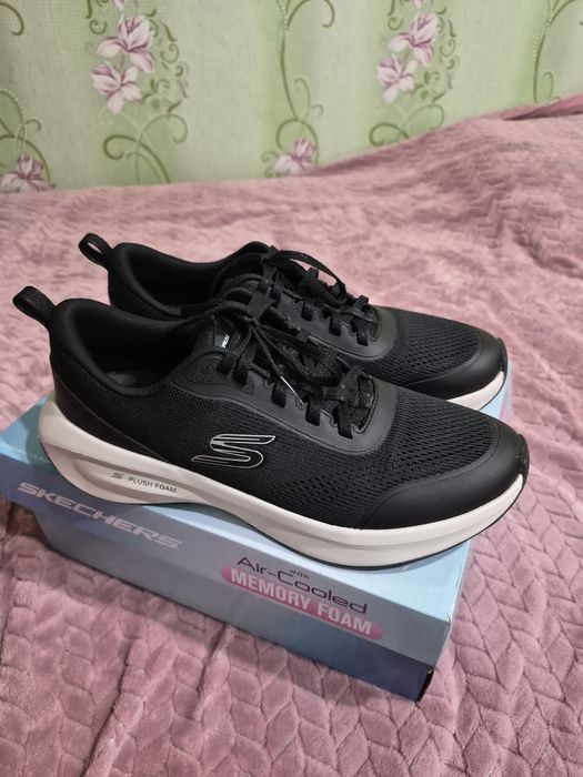 Кросівки Skechers 40 р. (41р.)