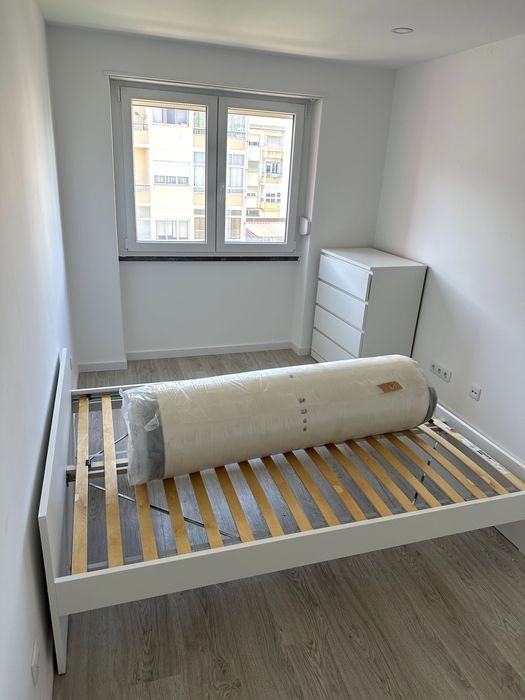 Aluguer quarto casal - 550€ Estaçao das Merces.