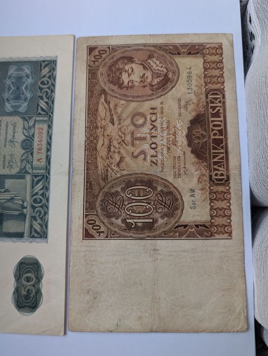 Dwa stare banknoty