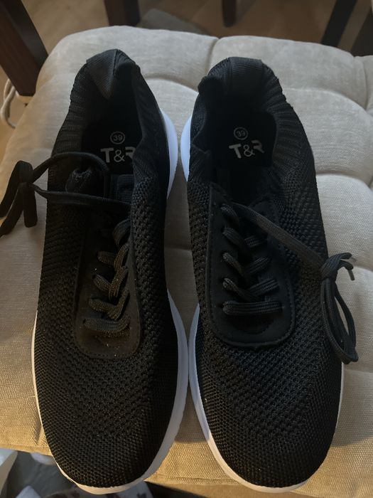 Super lekkie i wygodne buty sportowe uniwersalne