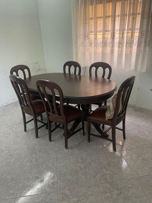 Mesa  com 6 cadeiras