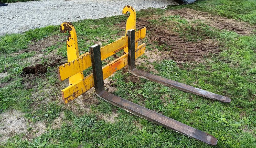 Koparko-ładowarka usługi kompletne prace i koparką linową stawy rowy.