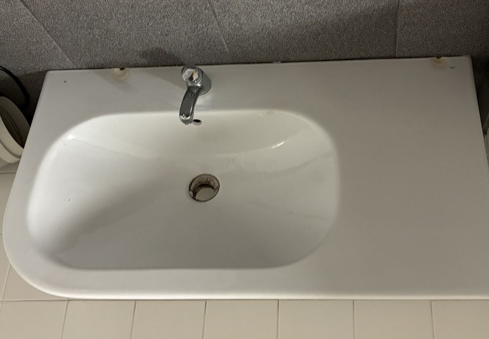 Vende-se lavatório grande com torneira