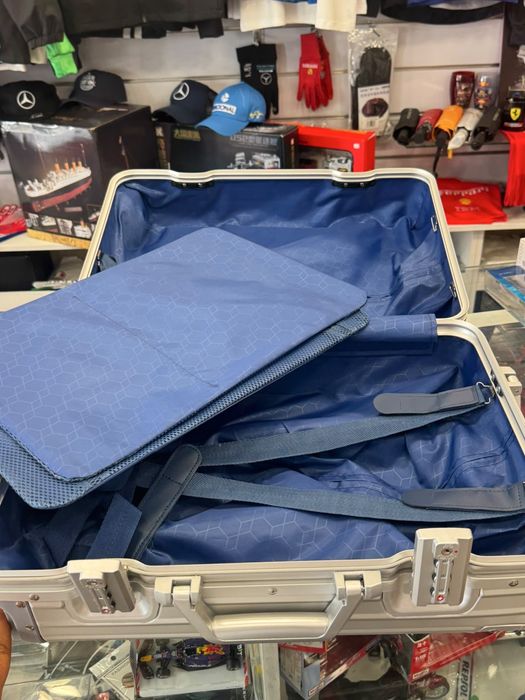 Vendo mala de cabine. Usada uma vez. Como nova, super leve e versátil