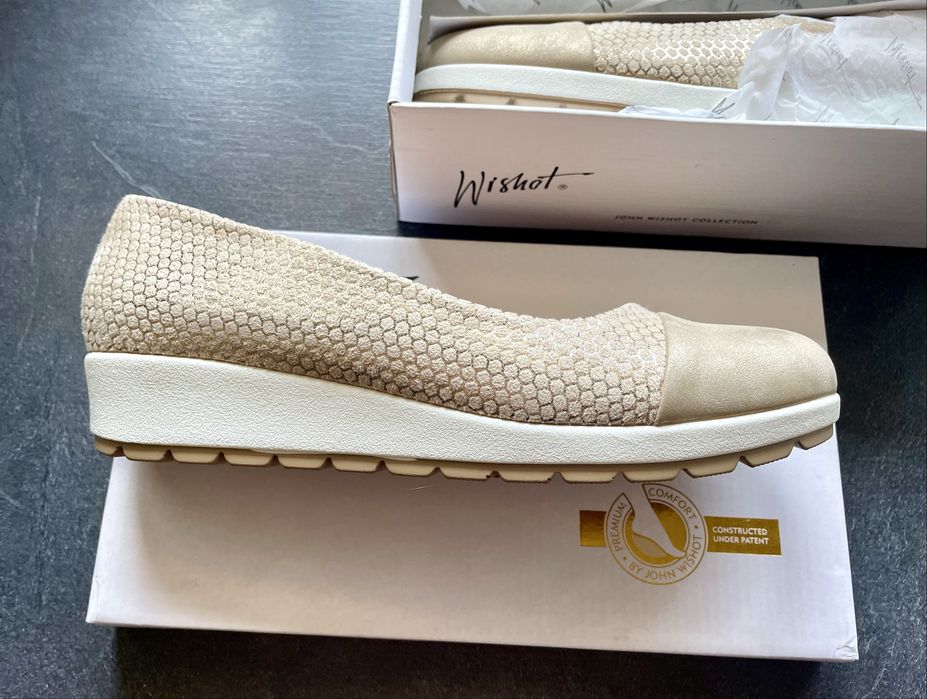Sprzedam nowe beżowe damskie buty 41 John Wishot