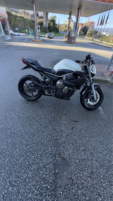 Yamaha XJ seisentas cilindradas  ano dois mil e onze