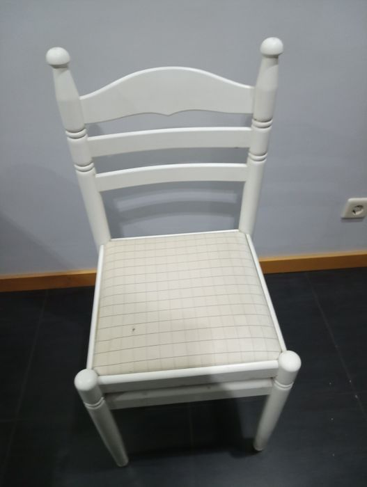 2 Cadeiras cozinha lacada branca