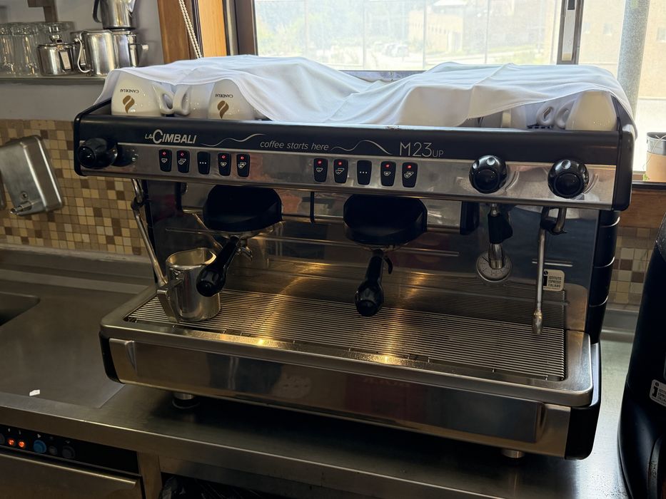 Maquina cafe + moinho La Cimbali M23 UP negociavel