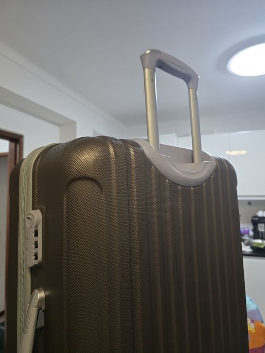 Mala de viagem rígida