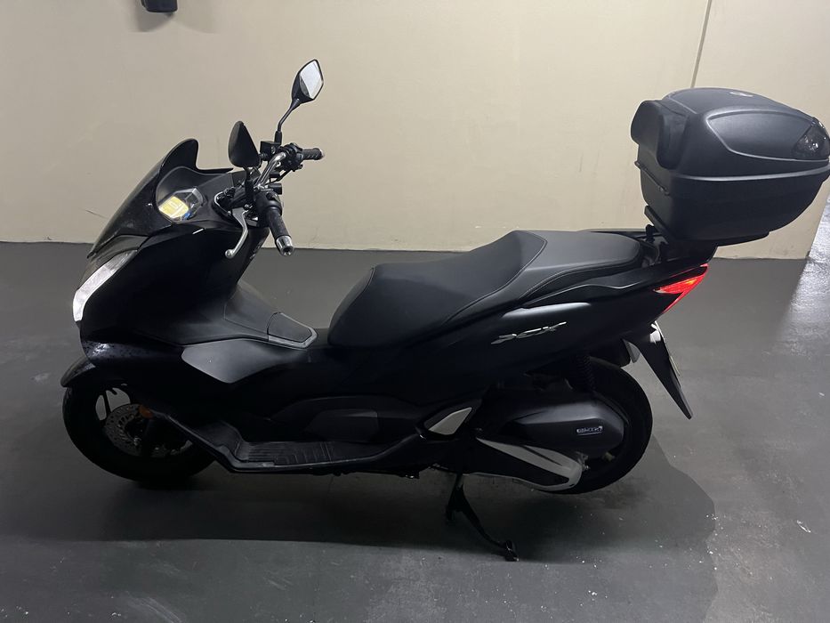 Honda PCX 125 (2021) – 12.500km – C/ Top Case GIVI + Oferta Equipamento