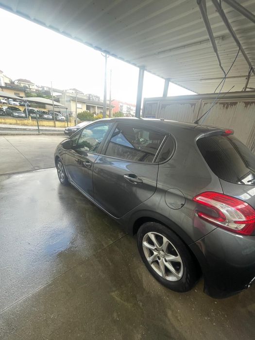 Peugeot 208 — fotografia 2