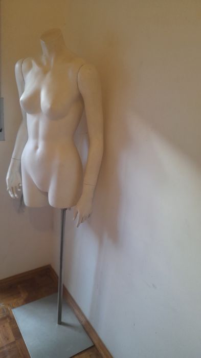 Manequim de senhora, para servir de modelo ou loja