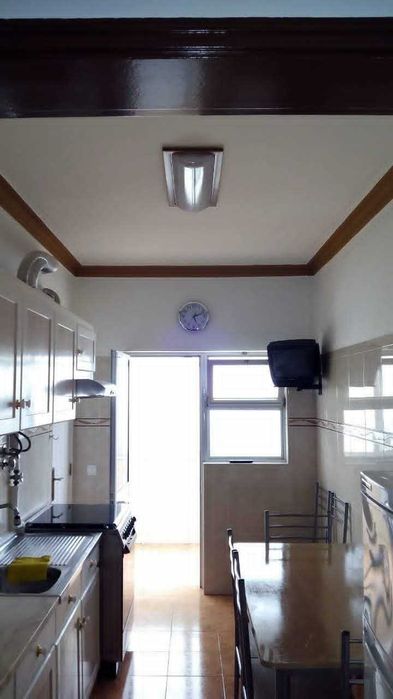 T2 mobilado e equipado com marquise e dispensa em Olhão