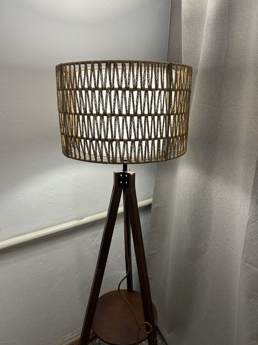 Торшер у стилі лофт