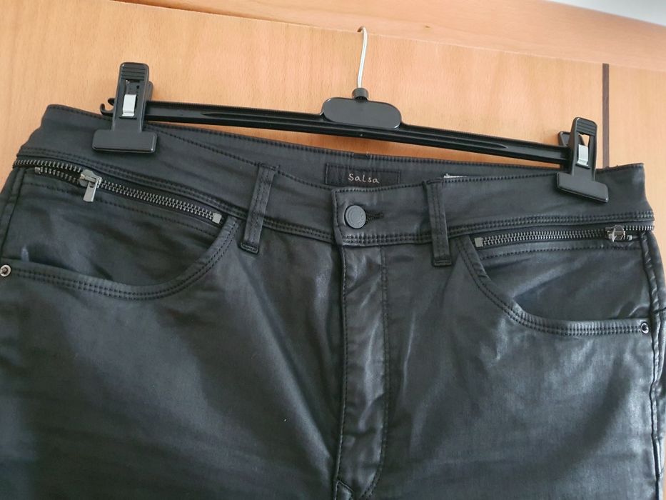 Blusa Silvina Campos e calça ecopele Salsa