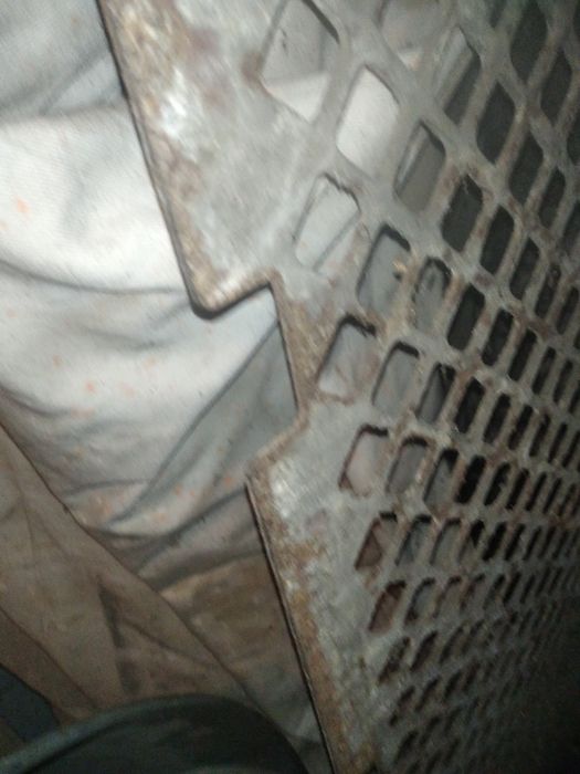 Metalowa krata , kratownica