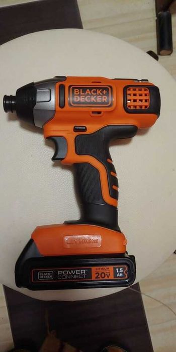 Шуруповерт Гайковерт ударный Black+Decker BDCI20C