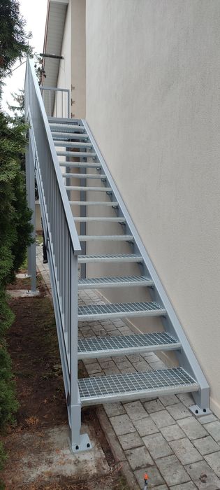 Schody metalowe zewnętrzne i wewnętrzne klatka schodowa Wysoka Jakość