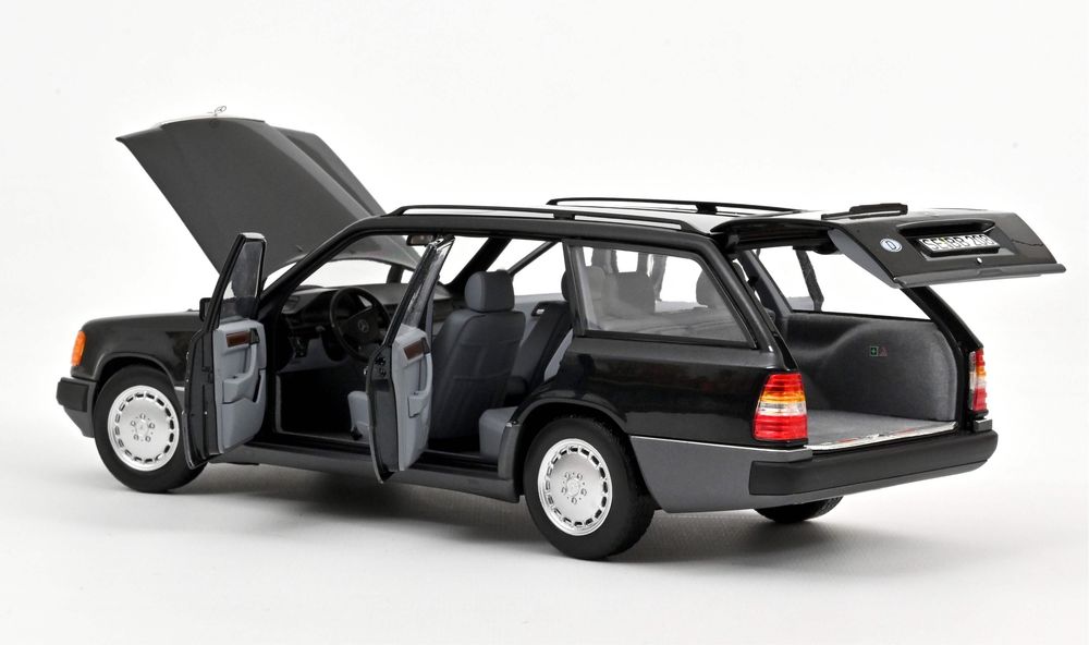 Norev  Mercedes 300D W124 T-model 1/18