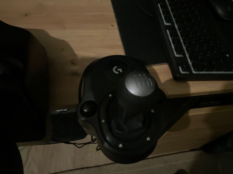 Sprzedam kierownicę logitech g20 + shifter jak nowa !