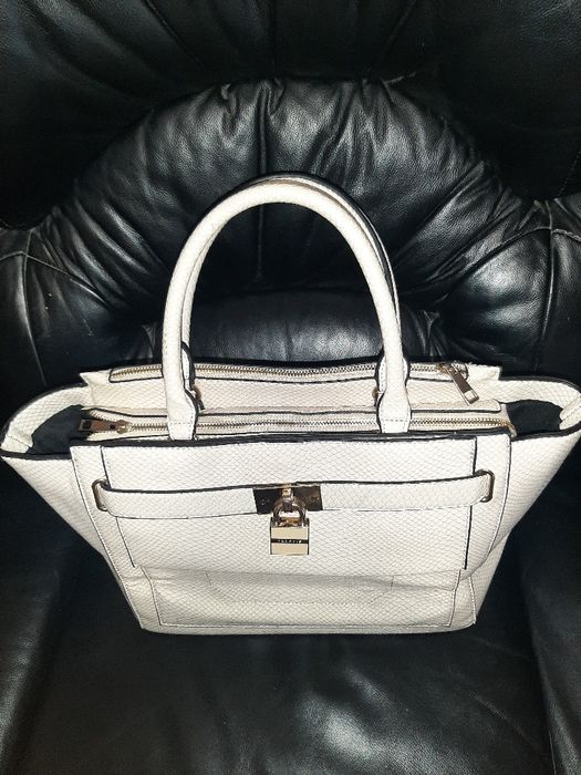 Mala Parfois espaçosa