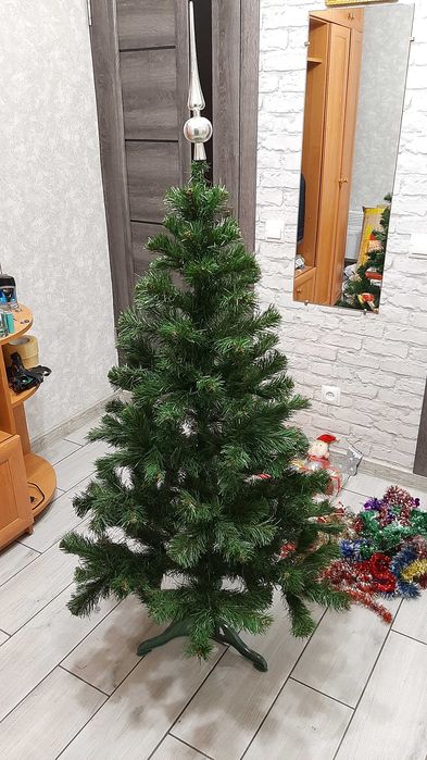 Новорічна ялинка штучна висота 150 см плюс прикраси та іграшки