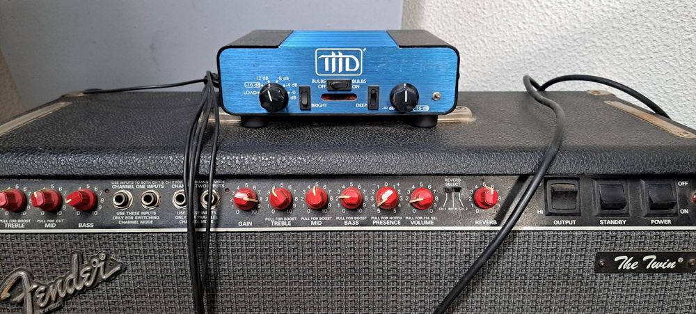 Fender twin red knob