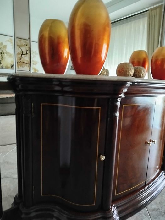 Movel para sala, em madeira maciça, com pedra de mármore - como novo.