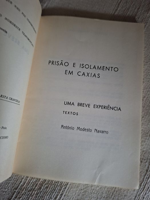 Dois livros de Modesto Navarro por sete euros