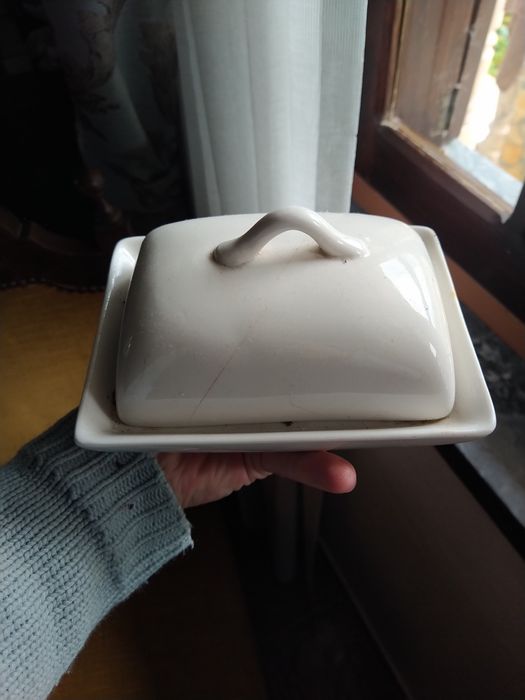 Butter Dish    .434511580475566080