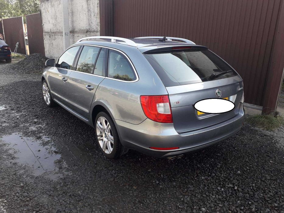 Двері задні ліві+праві Skoda Superb 2