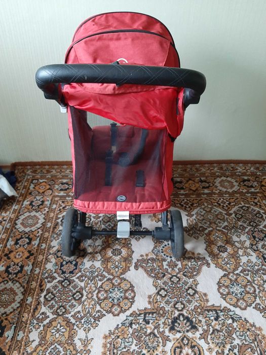 прогулочная дитяча коляска