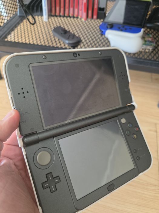 New Nintendo 3DS XL Desbloqueada | 32GB | Pokémon Omega Ruby + Moon + R4