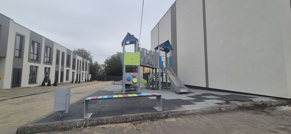 Таунхаус в престижному районі! Паркомісце,  дитячий майданчик, тераса!