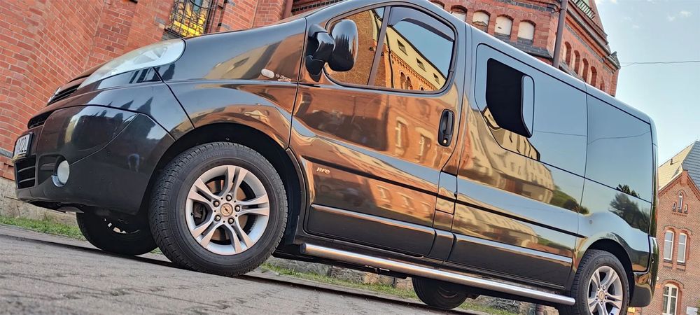 Opel Vivaro Vivaro Life 8 os. L1H1 2.5 CDTI Westfalia
