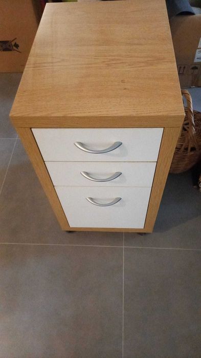 Secretaria IKEA 140x75 cm + Módulo Gavetas em Beje