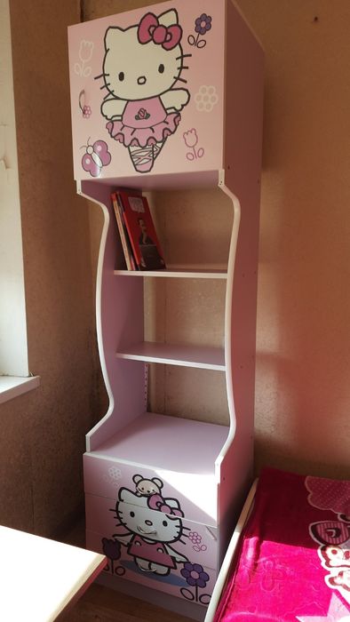 Ліжко, шафа. Меблі Hello Kitty для принцеси
