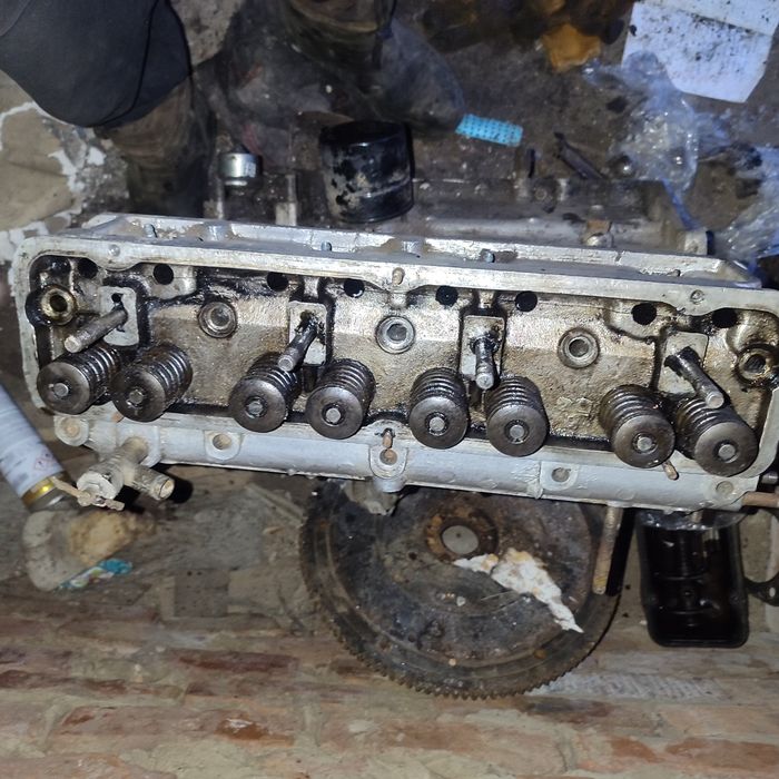 Продам мотор УАЗ по запчастинах