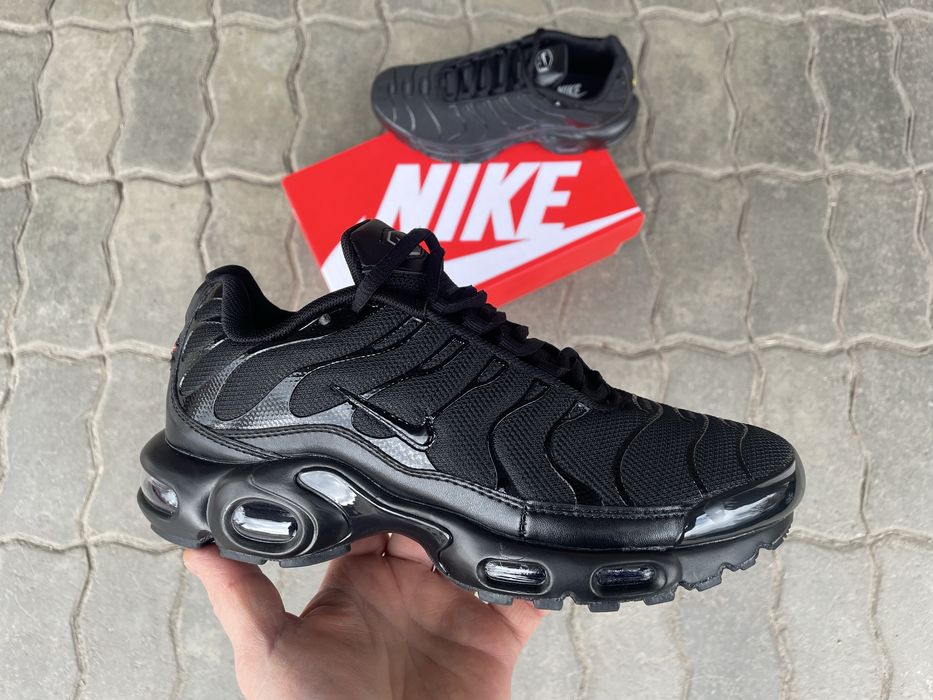Nike Air Max TN Plus Ultra Triple Black в наявності.