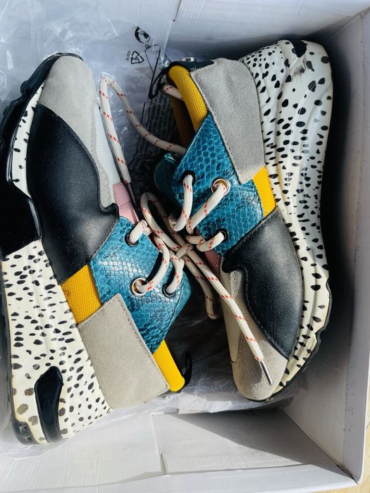 Продам кроссовки  Steve Madden