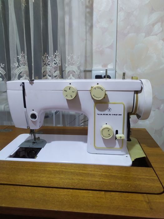 Швейная машина Чайка 142 М
