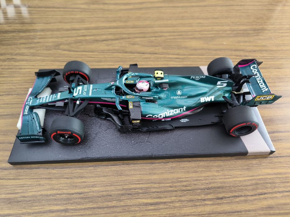 Aston Martin AMR21 F1 Vetell 2021 Minichamps 1/18