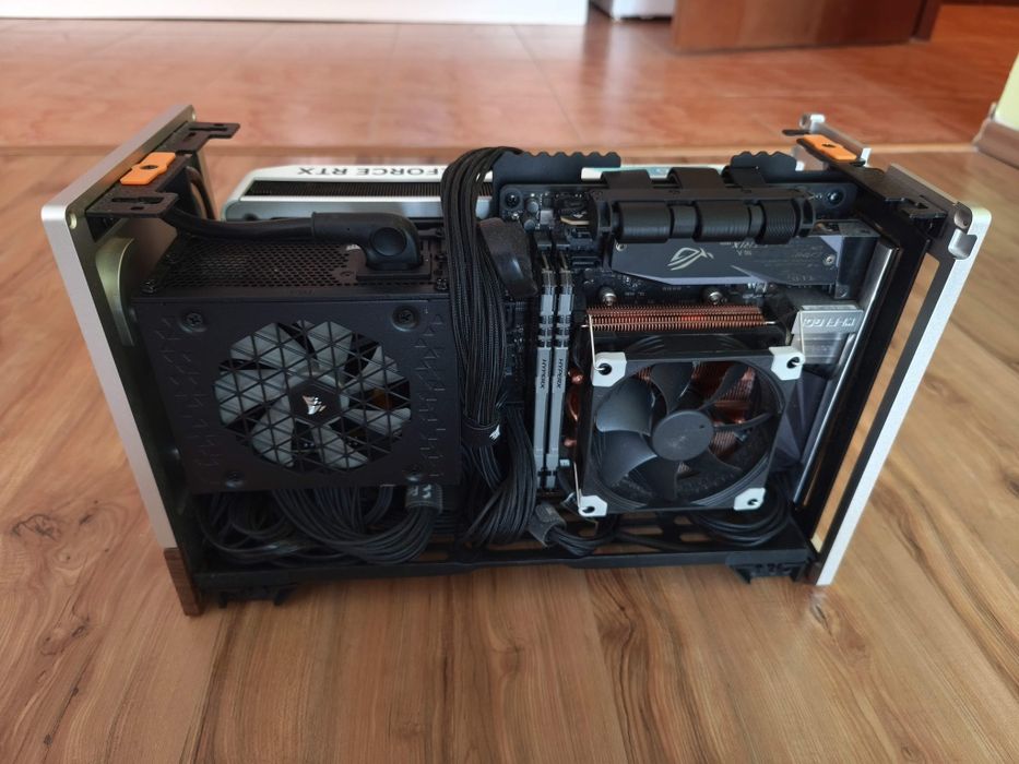 Mini-ITX PC ( RTX 4070 Ti, 32Gb Ram, 3.5 Gz proc, SSD ( 2+4TB)750w pow