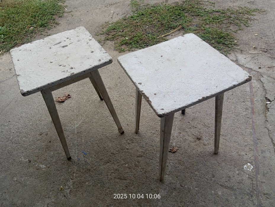 Табуретка кухонная металлическая белая б/у. неск.шт