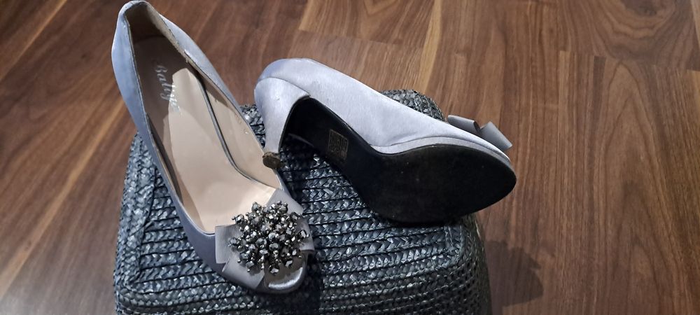 Sapatos de salto n.37