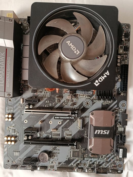 Продам материнську плату b350 tomohawk plus