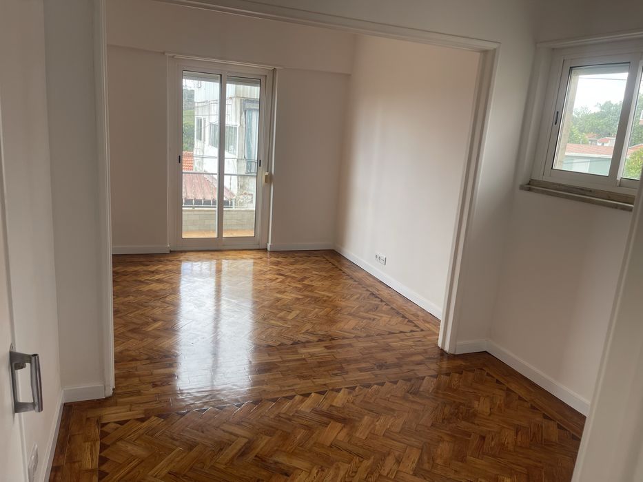 Apartamento T2 em Moradia serra da silveira-Belas