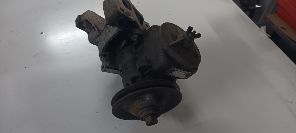 Bomba direcção mercedes 300d w123